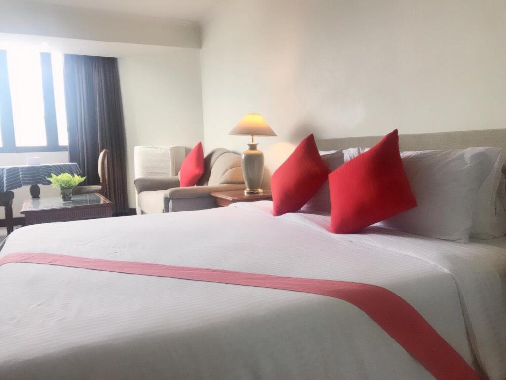 Omni Tower Cozy Apartment Near Nana Bts Bangkok Luaran gambar