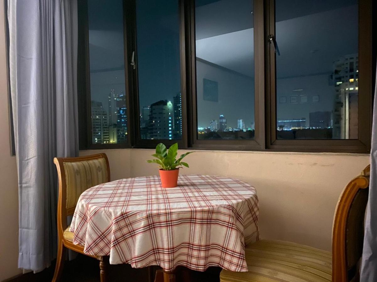 Omni Tower Cozy Apartment Near Nana Bts Bangkok Luaran gambar