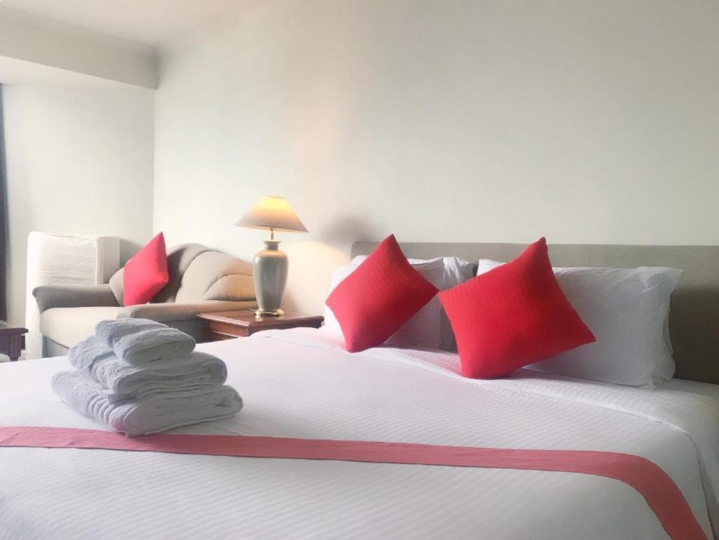 Omni Tower Cozy Apartment Near Nana Bts Bangkok Luaran gambar