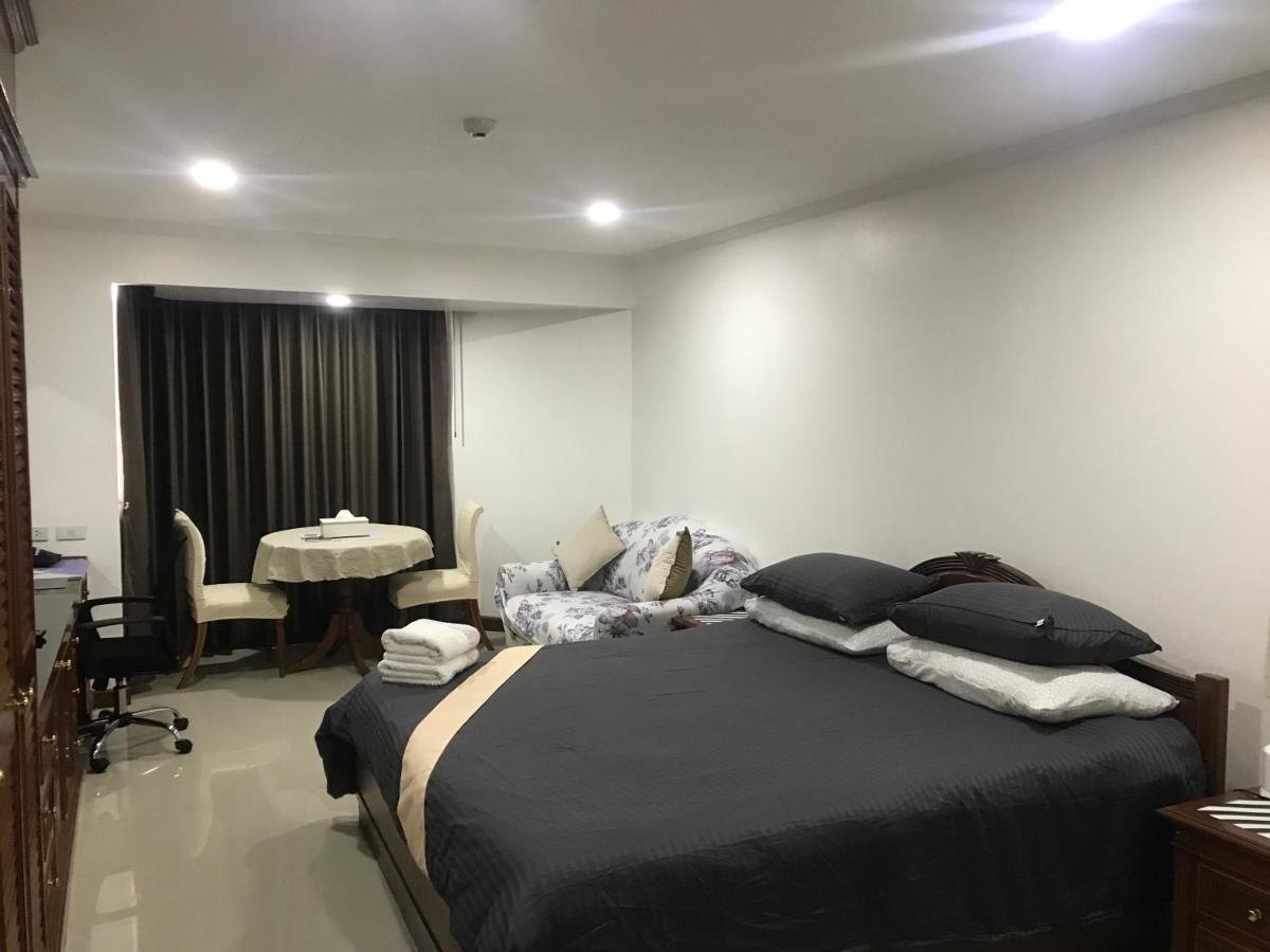Omni Tower Cozy Apartment Near Nana Bts Bangkok Luaran gambar